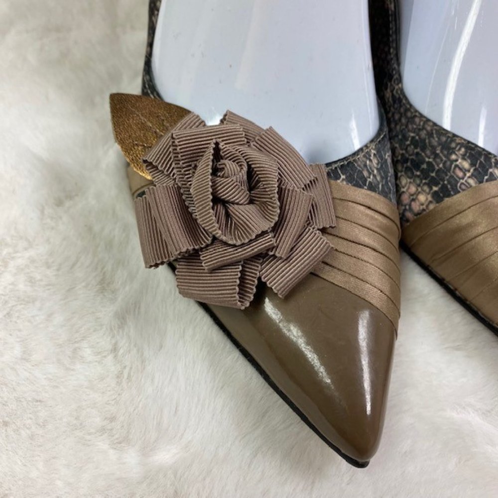 Beverly Feldman VINTAGE Patent Faux Snakeskin Rosette Slingback Heels, size 8.5 - Picture 3 of 16